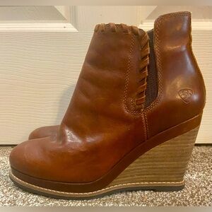 Ariat Belle Wedge Women’s 7.5 Brown Leather Ankle Boots Booties Boho Logo EUC